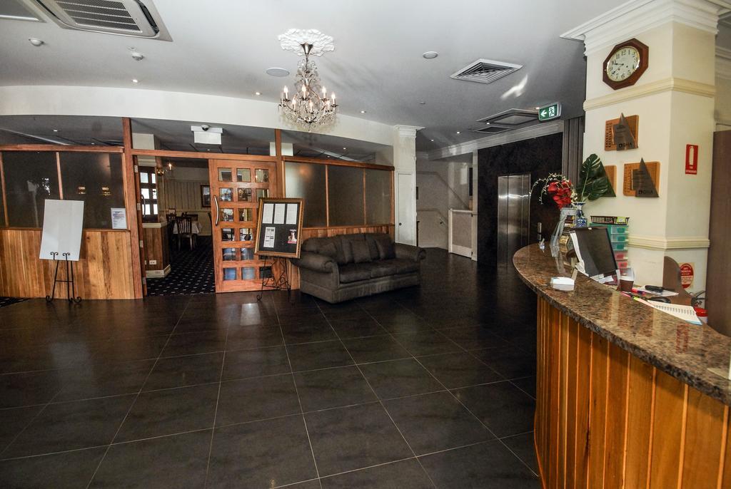 Redearth Boutique Hotel マウント・アイザ エクステリア 写真